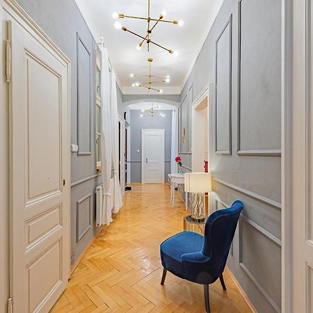 פראג Colorful Wenceslas Square Apartment מראה חיצוני תמונה