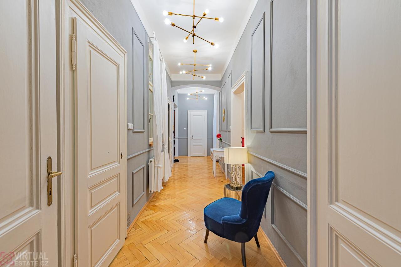 פראג Colorful Wenceslas Square Apartment מראה חיצוני תמונה
