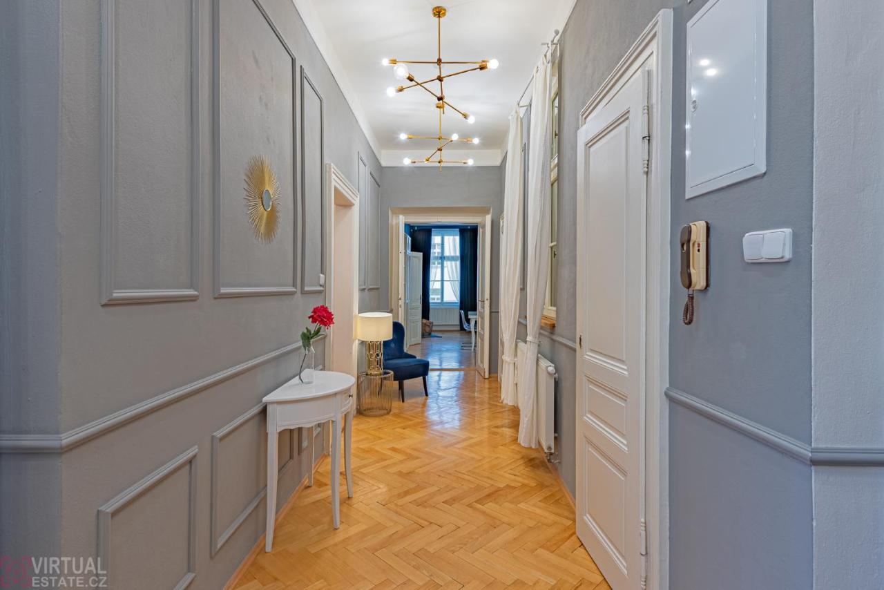 פראג Colorful Wenceslas Square Apartment מראה חיצוני תמונה