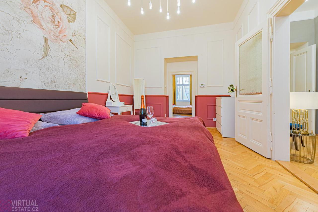פראג Colorful Wenceslas Square Apartment מראה חיצוני תמונה