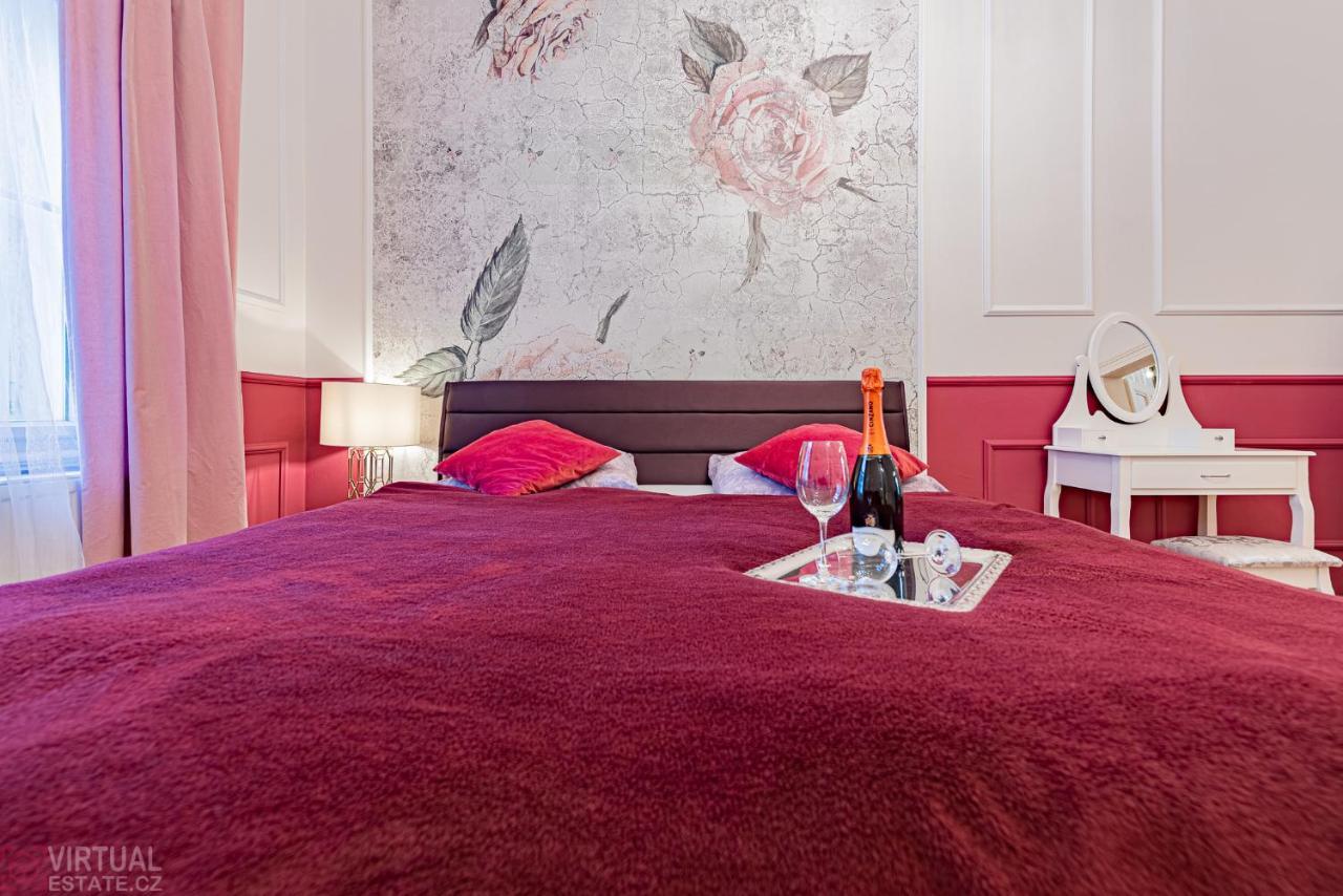 פראג Colorful Wenceslas Square Apartment מראה חיצוני תמונה