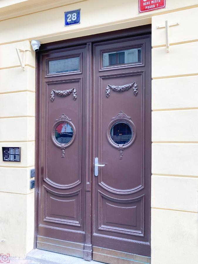 פראג Colorful Wenceslas Square Apartment מראה חיצוני תמונה